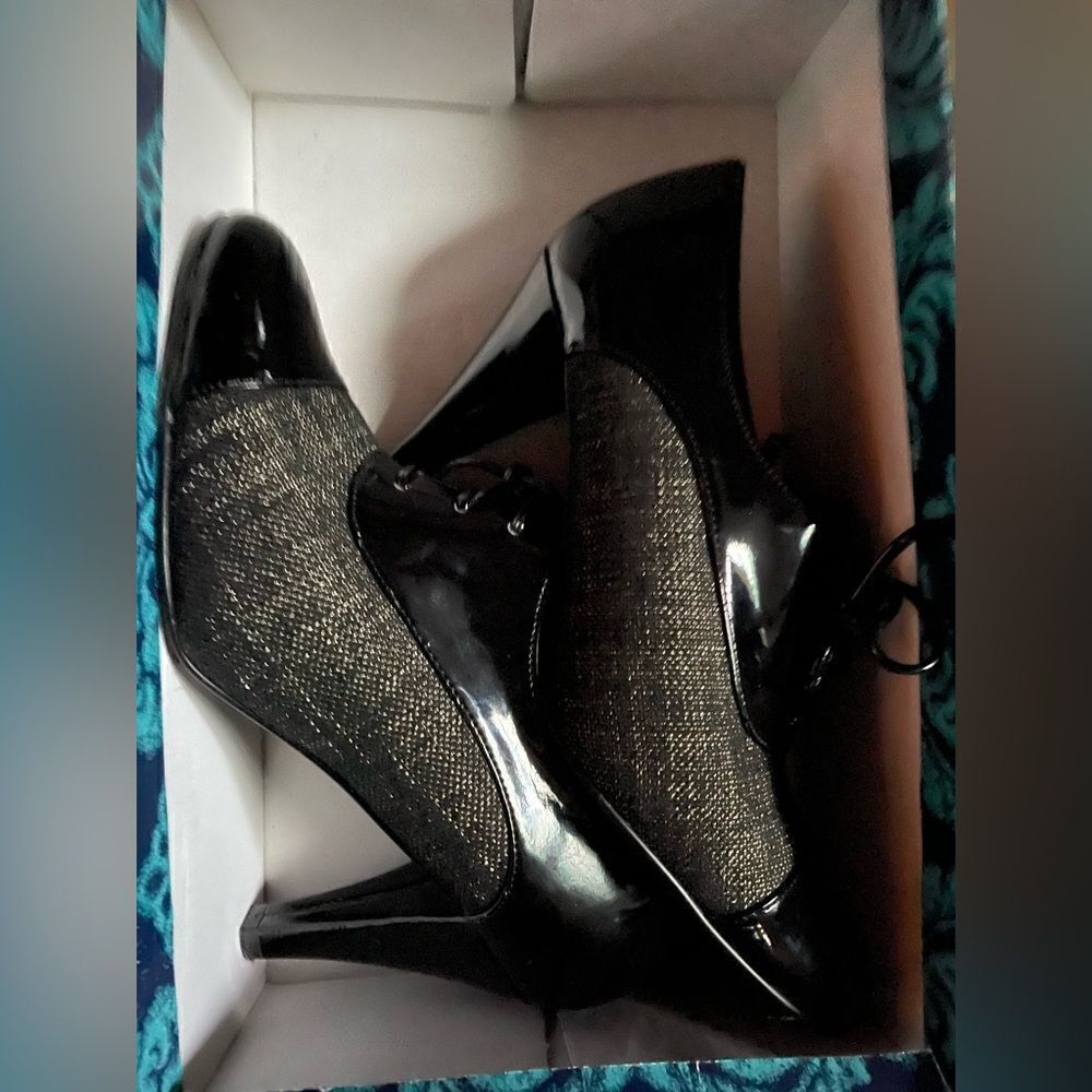 LMPO Ladies High Heel Pumps NIB